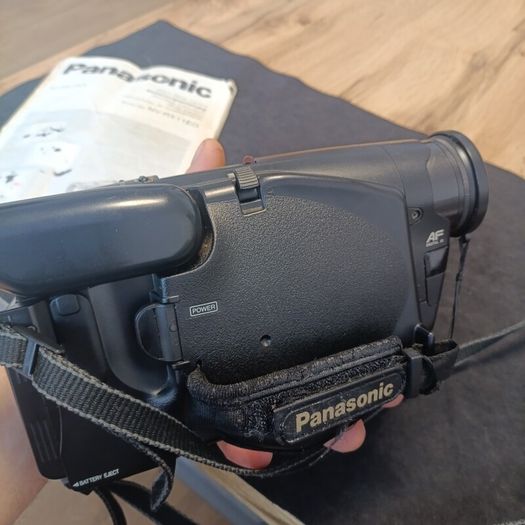 Panasonic RX11 Palmcorder VHS-C Camcorder 21x Zoom