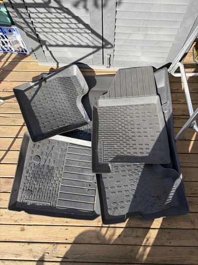 2018-2024 Dacia Duster Rubber Floor Mats
