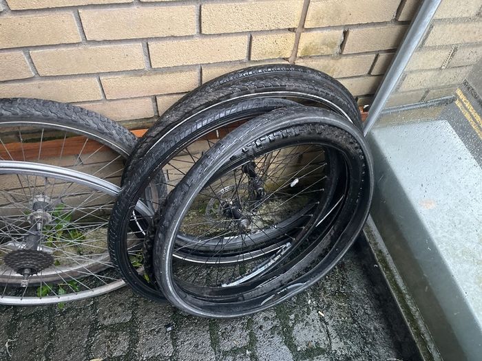 bike wheels and tyres