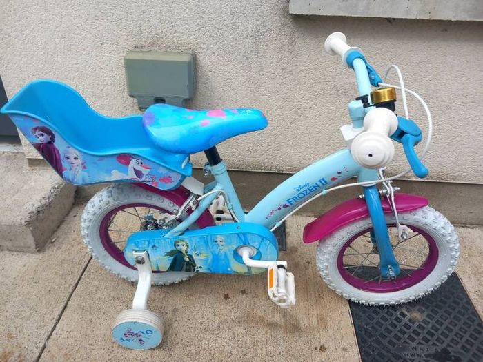 Kids frozen bike size 12 inch wheels.