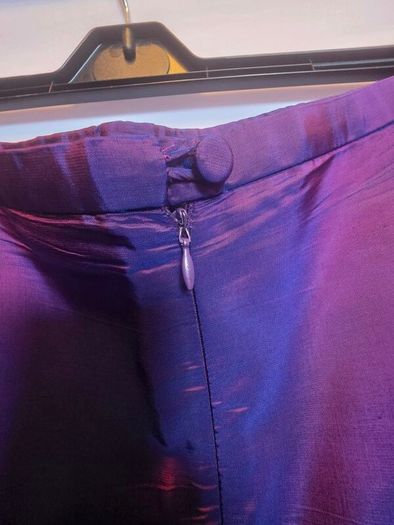 size 22 Gina Bacconi skirt