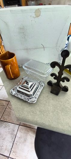 Vintage glass kraft square butter cheese dish lid glass Insert 15.00 euro.Vintage Pasabahce clear glass butter dish 24.00 euro, Fleur De Lis Cast Iron Door Stop Wedge Antique gold Black 4x3.5x7.75 Inch 34.00 euro , Vintage Englshe browne larg milk jug 18.