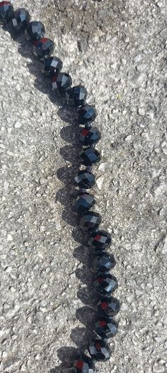 Vintage jewelry is sold individually for 5 to 10 euros