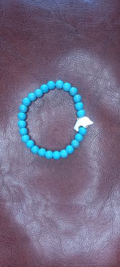 Vintage jewelry is sold individually for 5 to 10 euros
