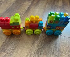 Duplo alphabetal themed train