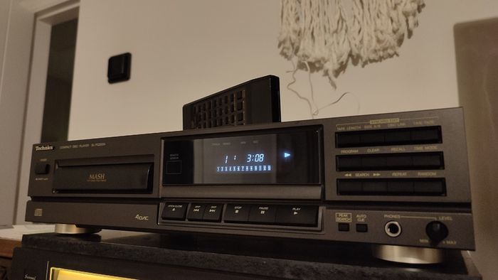 TECHNICS SL-PG200A,CD player. Remote,manuals,full cleaned.