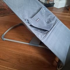 Grey babybjorn bouncer