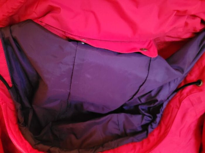 Brand New Vango Ladies Raincoat Size in Deep Pink Colour - L