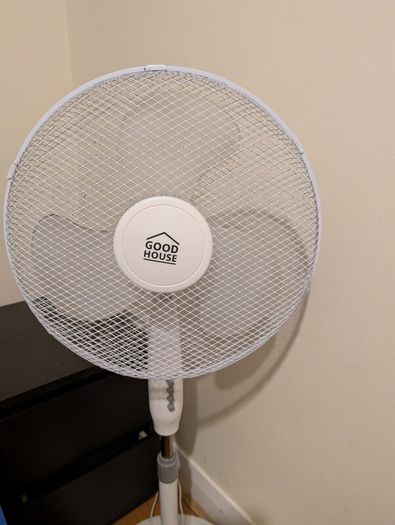 White Oscillating Pedestal Fan - Excellent Condition