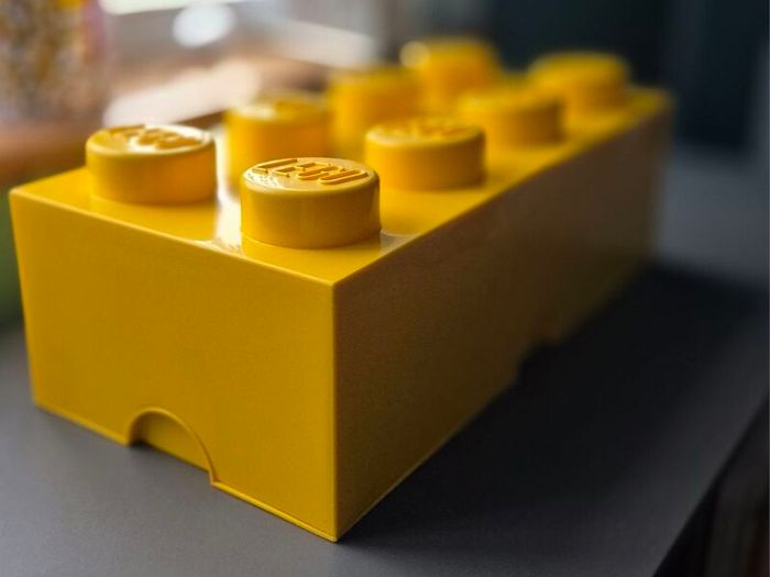 LEGO Bundle: 2.45kg Genuine LEGO with Yellow Storage Box