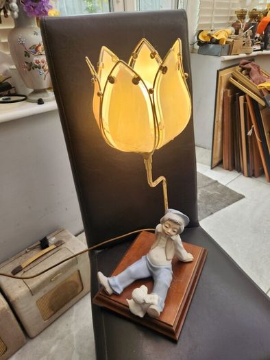 Beautiful working lladro lamp