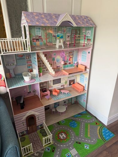 Lillies Wooden Doll House