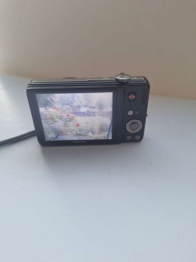 Olympus D-720 Digital Camera Boxed