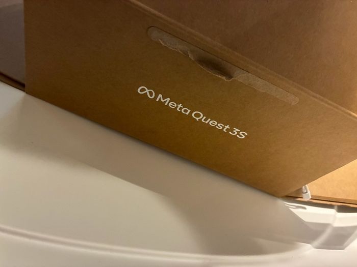 Metaquest 3s VR headset and controllers