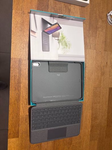 IPad Air keyboard case - Logitech Folio Touch