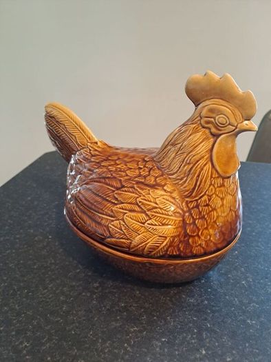 Vintage 1960s Price Kensington Hen on nest