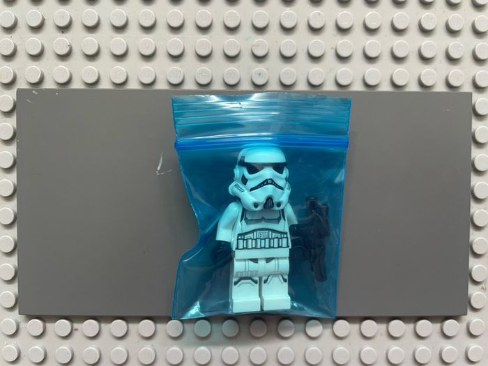 lego Star Wars sw1326 Imperial Stormtrooper minifigure- Female, Dual Molded Helmet with Light Bluish Gray Panels on Back, Shoulder Belts, Medium Brown Head