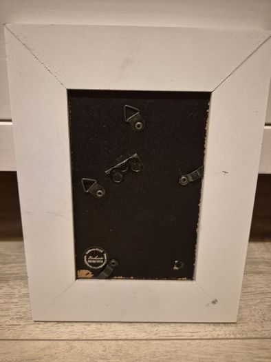 2 white photo frames 10 x 15 cm