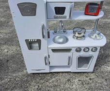 Kid Kraft toy kitchen