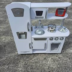 Kid Kraft toy kitchen