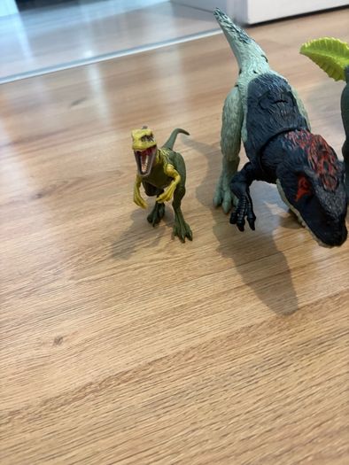 4 dinosaur excellent condition