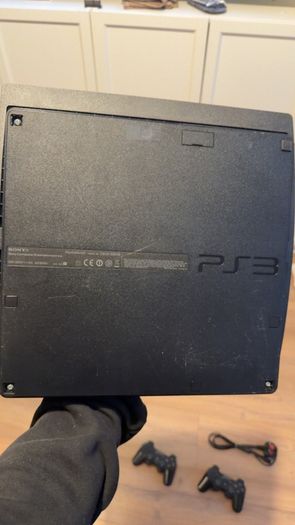 PS3 Slim 500gb with 2 controllers