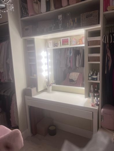 Dressing Table, lights & Mirror
