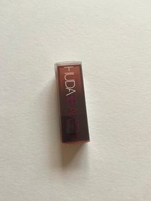 Huda beauty sweet cheeks lipstick