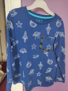 Astronaut style top barely used 6/7 years PRICE 8 EURO