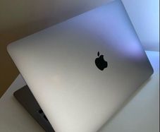 MacBook Air (Read Description)