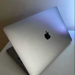 MacBook Air (Read Description)