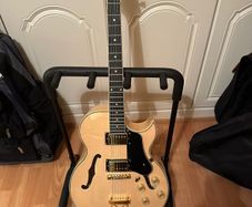 semi acoustic guitar