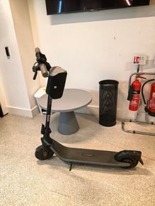 Segway Ninebot E2 Electric Scooter - Excellent Condition - Charger + Lock + Bag Included