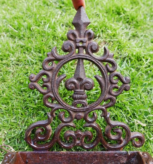 Antique Victorian cast iron wall mounted bird bath bird feeder