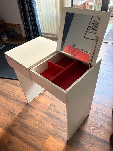 dressing table