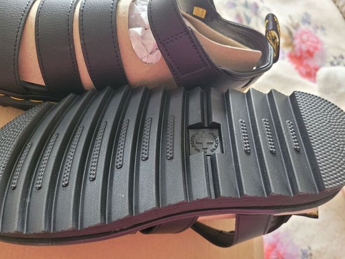 Dr Martins Sandles