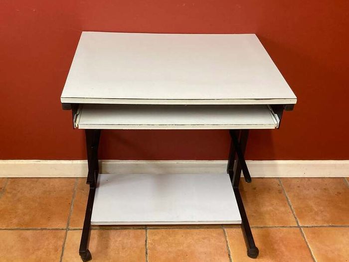 Study Desk with Pull-Out Keyboard/Work Tray & Wheels