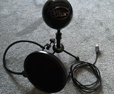 Blue Snowball USB Microphone + Pop Filter