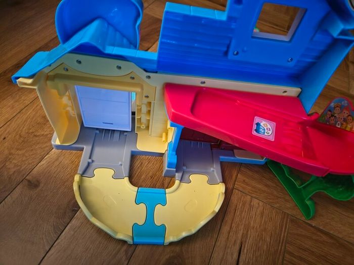 Vtech toot toot Cocomelon garage playset