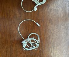1 x apple earphones