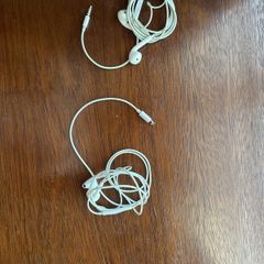 1 x apple earphones