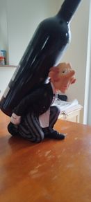 Wine bottle holder