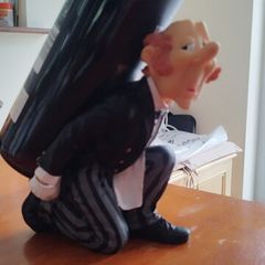 Wine bottle holder