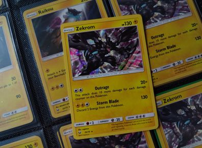 Zekrom ! Holo Rare ! from Shining Legends Set ! 2017 ! Pokemon Card !