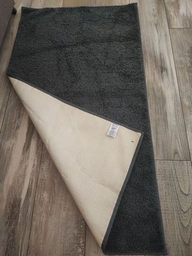 Livarno Home rug made of 100% polyester. [1]