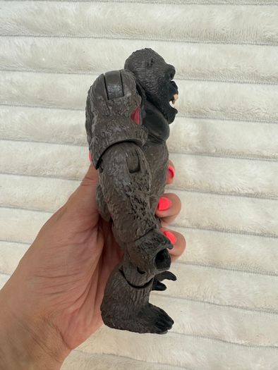 King Kong Legendary & WBEI Playmates approx 6 King Kong Wounded Arm Used Please see pictures