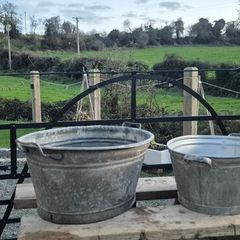 2 galvanised wash basin. One is 60 liter and one is about 40.