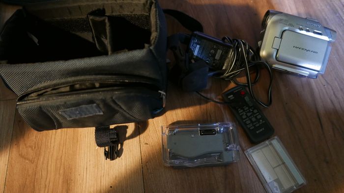Sony Digital HandyCam DCR-HC22E MiniDV Camcorder Video Camera NTSC Japan silver