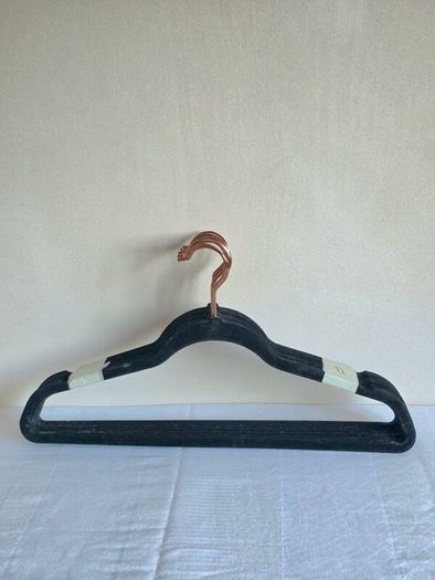 Slim Space Saving Velvet Hangers - Sets from 4euro or Full Lot 28euro