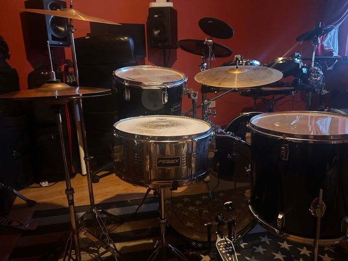 Peavey International Series II Drum Kit + Paiste Cymbals & Zildjian Hi-Hats